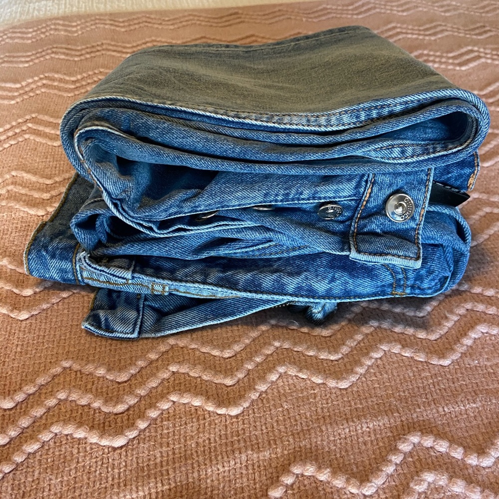 2 pairs of denim jeans